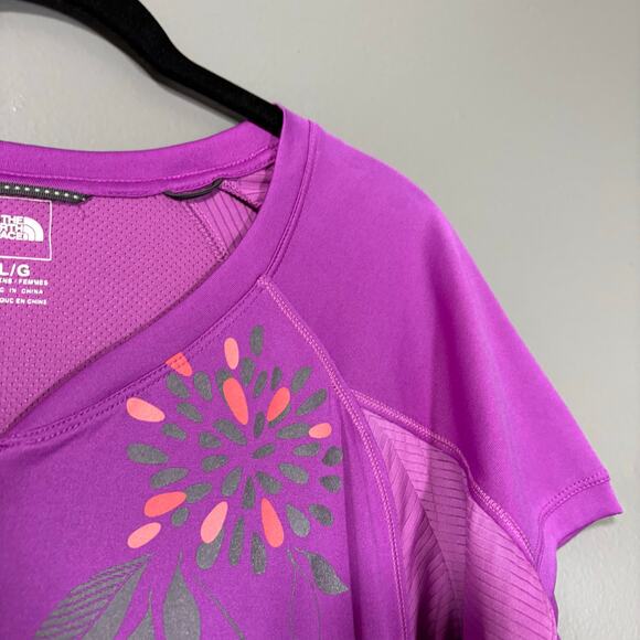 The North Face Women's Purple Activewear Cycling Shirt - Size Large - Pockets - Picture 2 of 8